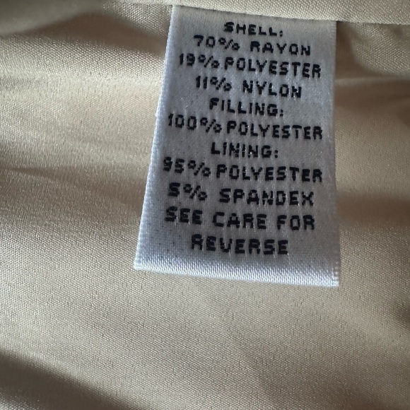 ST JOHN SPORT Gold Quilted Vest Ribbed Knit Detail Women Small NWOT - Picture 12 of 12